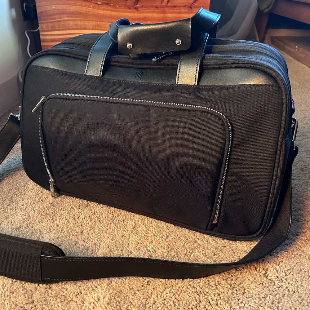 Nomad Lane Bento Bag Black Like New
